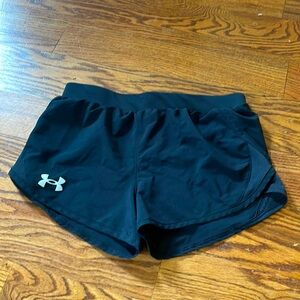 Short black Under Armor girls shorts